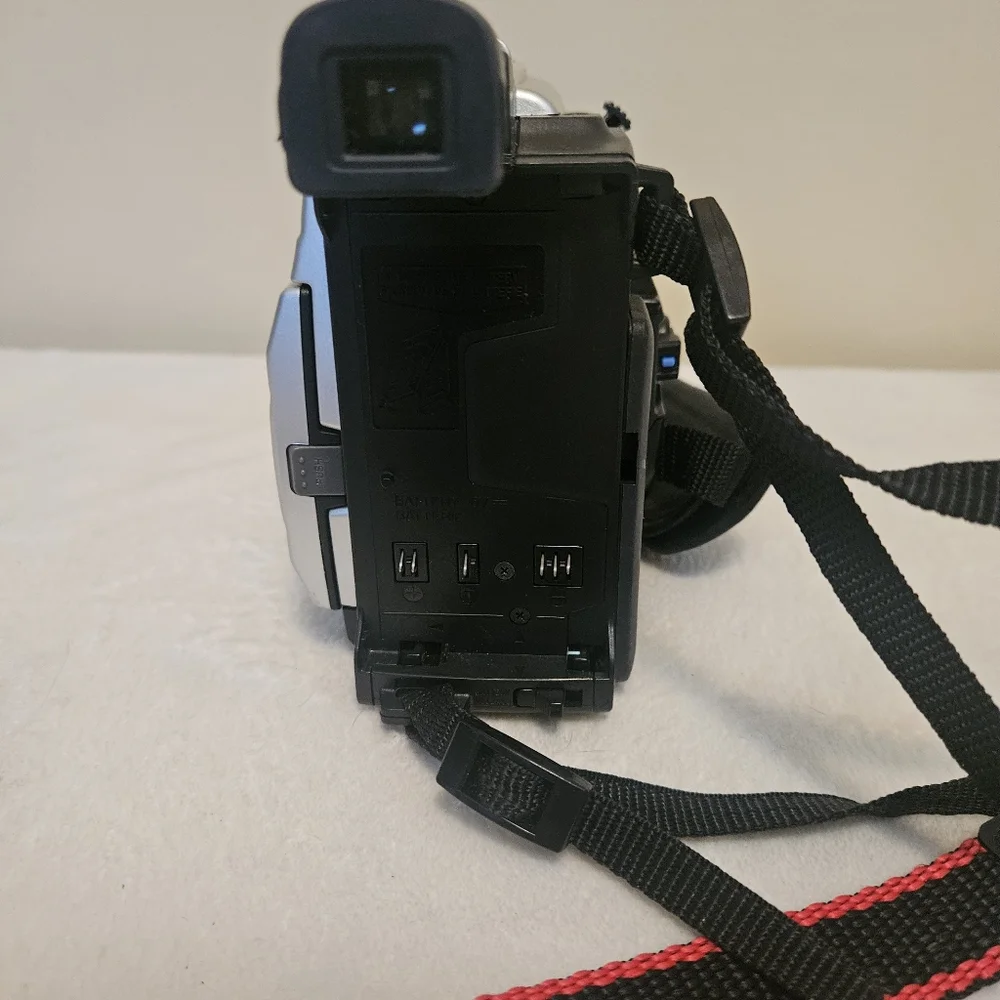 JVC Compact VHS Camcorder C Model GR-SXM38U With Strap FOR PARTS/REPAIR UNTESTED